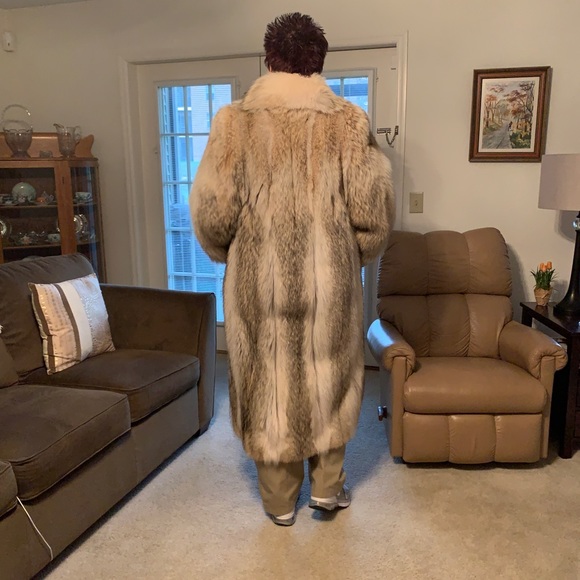 Natural Coyote Coat - Picture 11 of 12